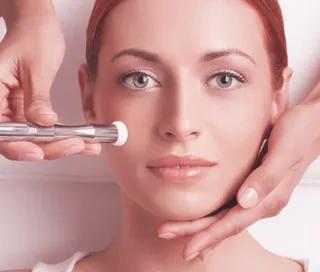 Microdermabraziune tratament facial pentru curatare si exfoliere avansata